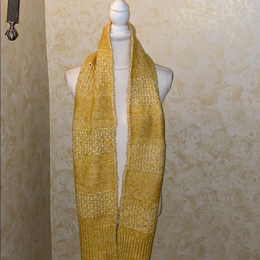 NWOT!!Universal Thread Scarf! - Picture 2 of 7